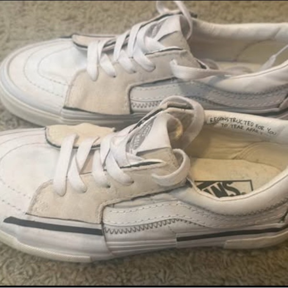 Vans White Canvas Sneakers Classic Style. women 7.5 men 6